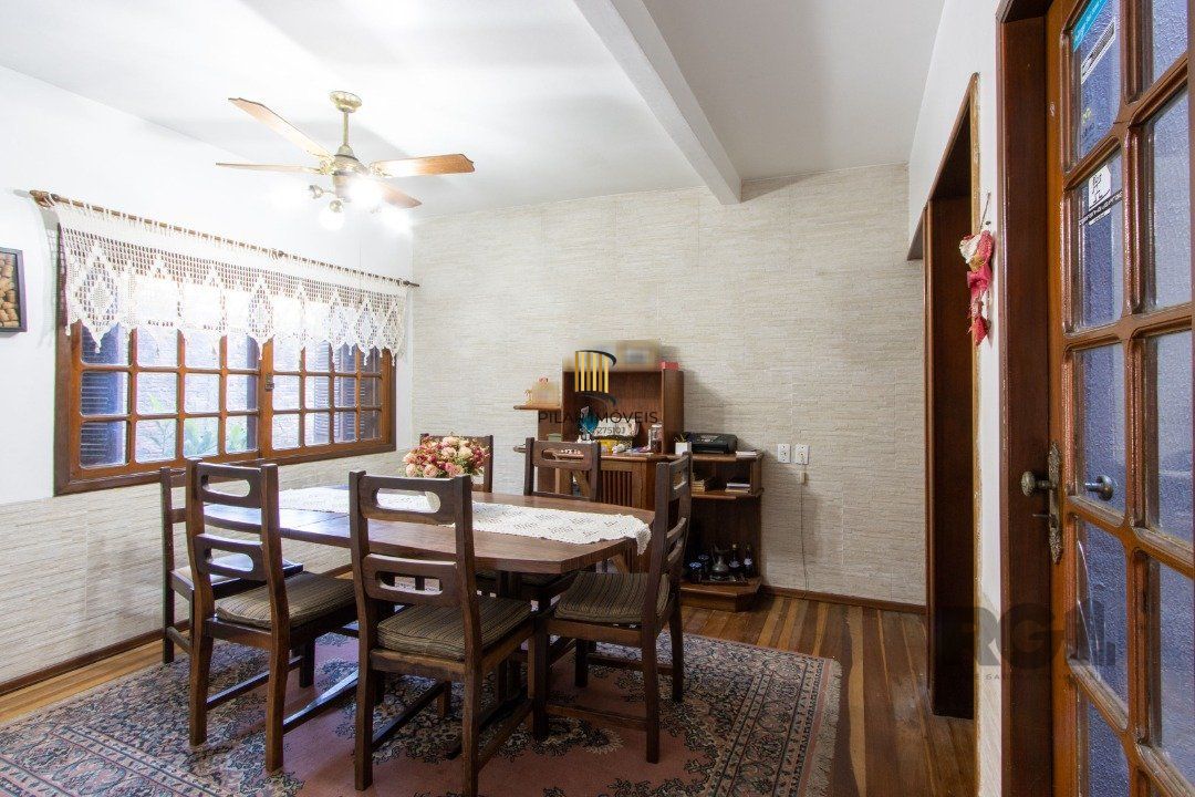 Casa para Venda - 300m², 3 dormitórios, sendo 1 suites, 4 vagas - Tristeza