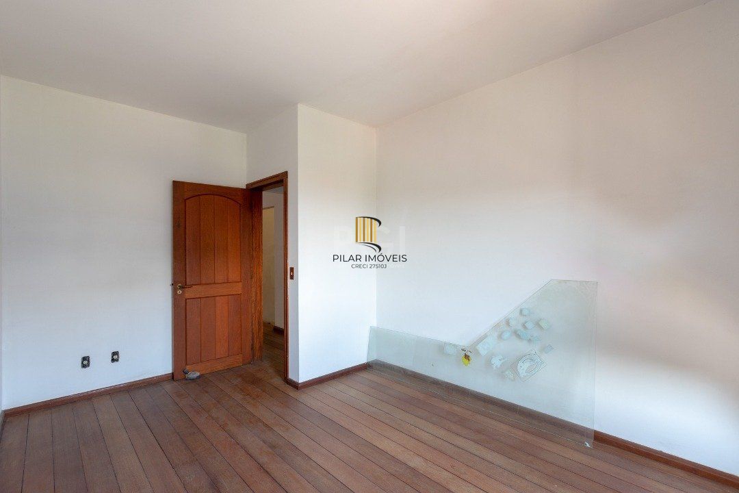 Casa para Venda - 460m², 4 dormitórios, sendo 1 suites, 4 vagas - Cristal