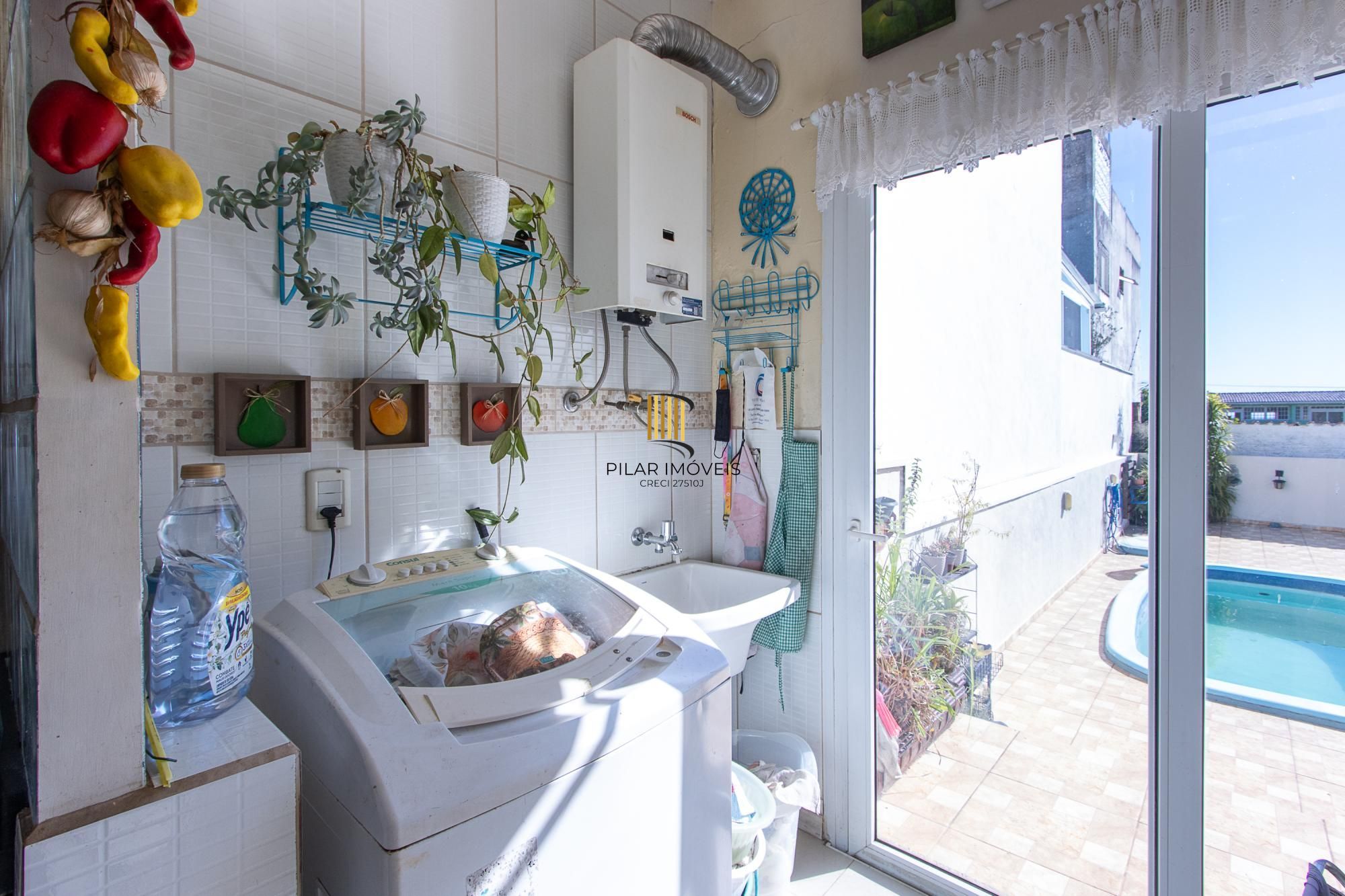 Casa com 3 dormitórios, suíte com closet e piscina no Condomínio Cinque Terre