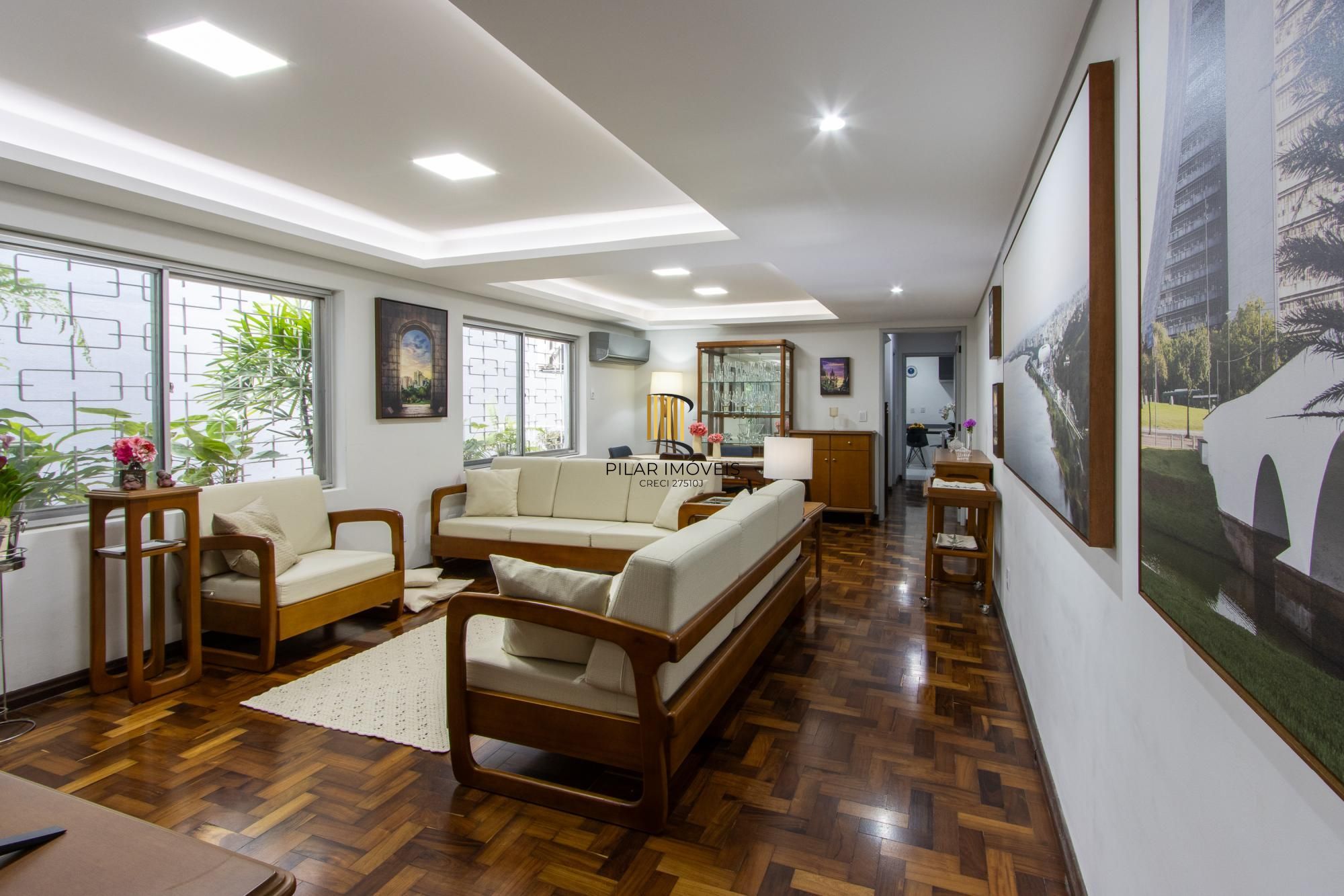 Casa TODA Reformada à Venda  – Mobiliada