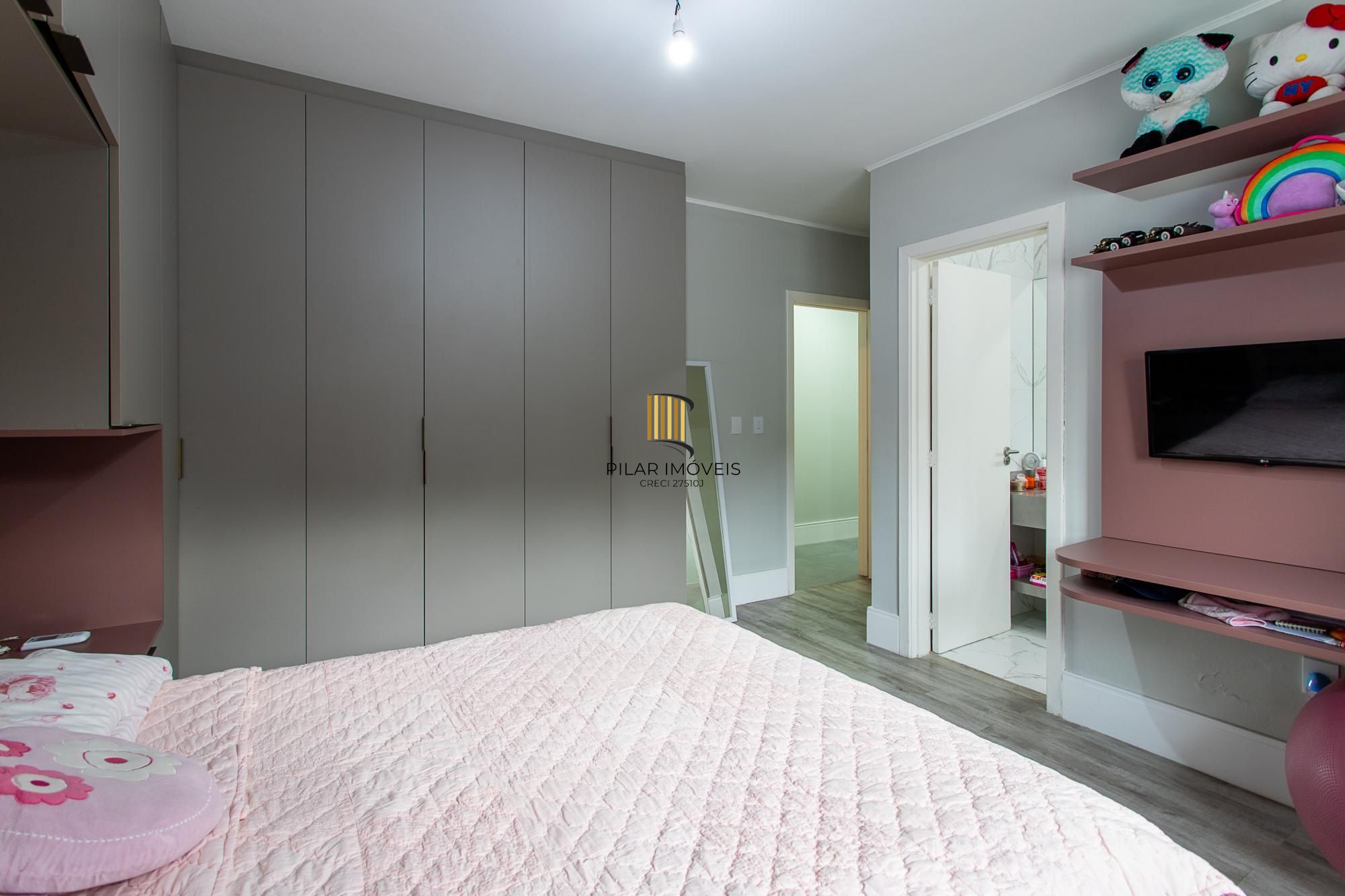 Casa térrea no Condominio Terra Ville, com patio e piscina.