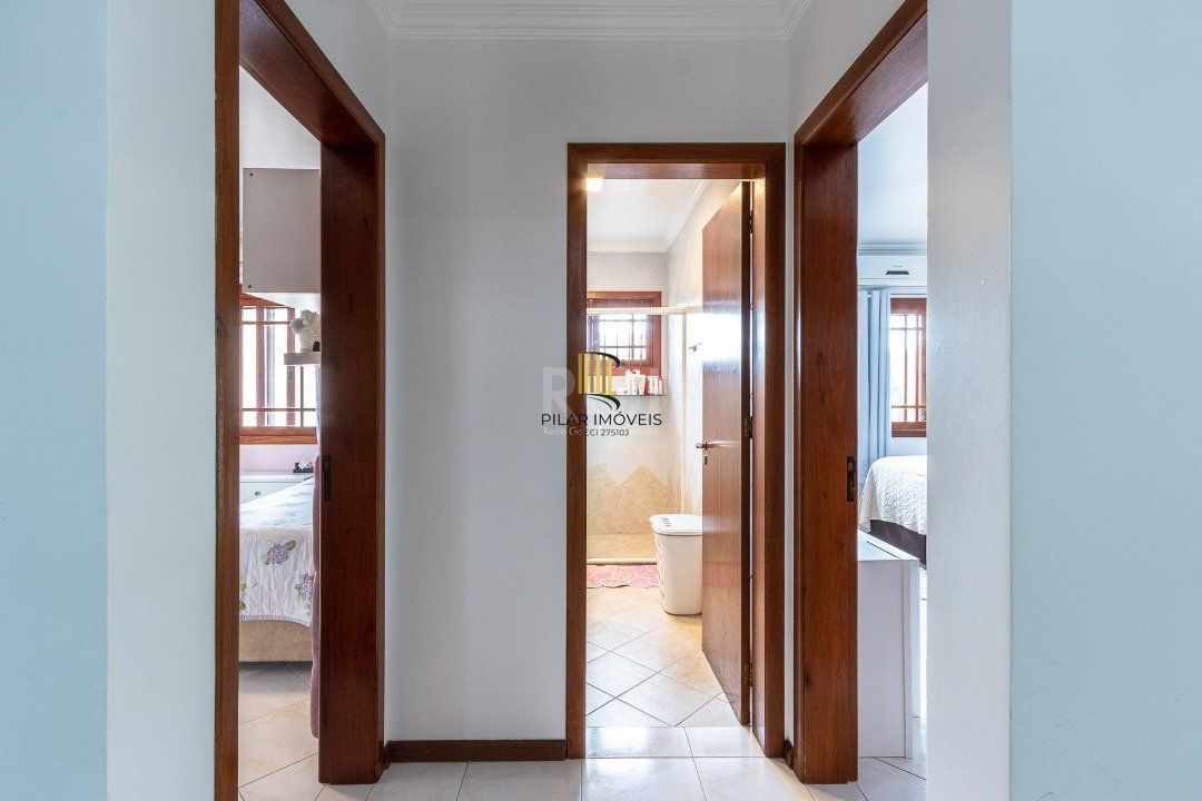 Casa para Venda - 293.76m², 3 dormitórios, sendo 1 suites, 6 vagas - Guarujá
