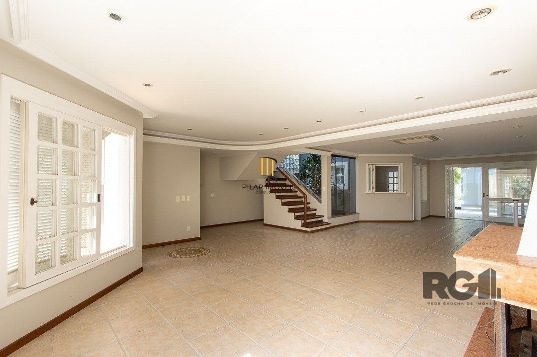 BELO SOBRADO, 3 QUARTOS, 1 SUITE, PISCINA, 320m² PRIVATIVOS - TRISTEZA - Pilar Imóveis