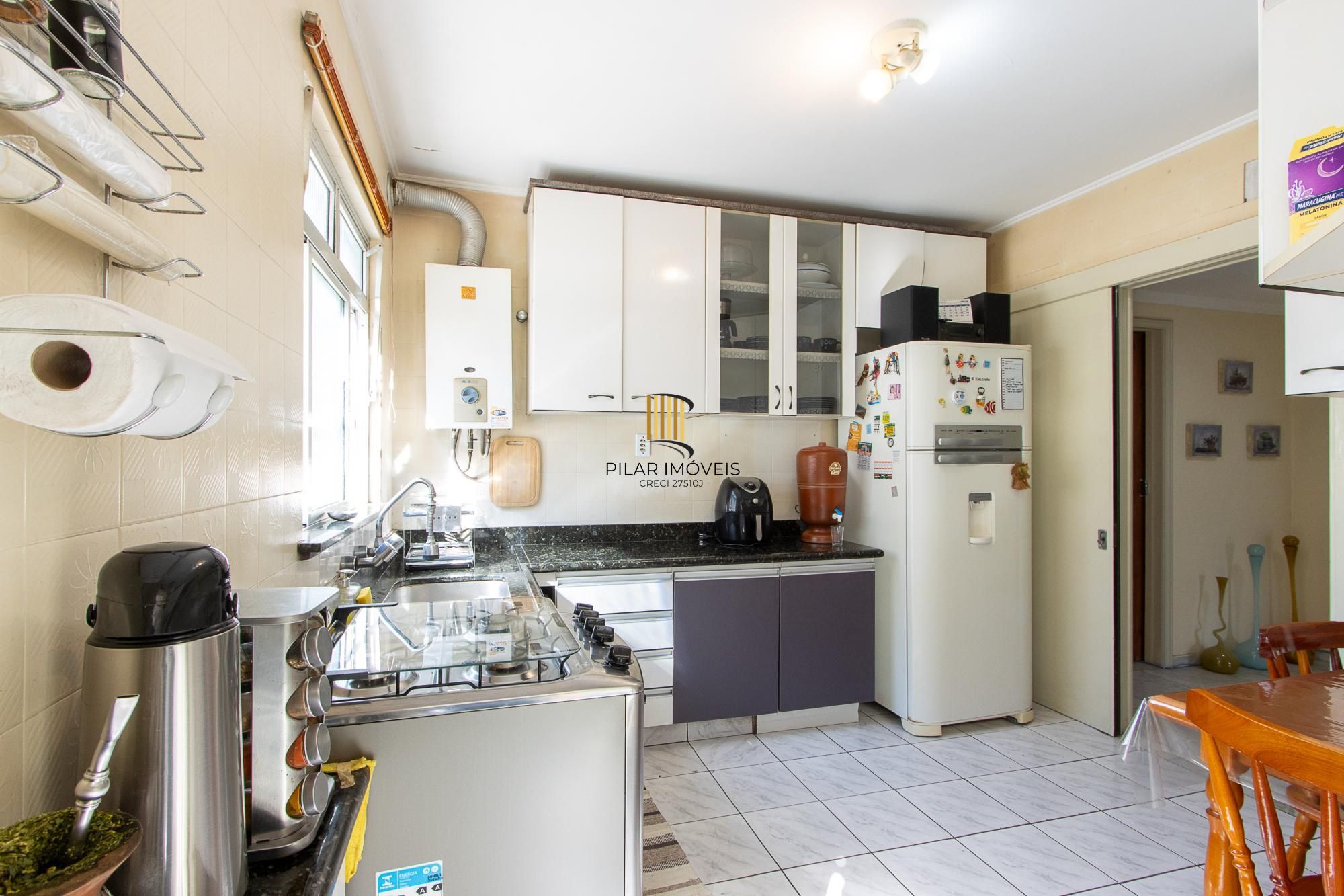 Apartamento 4 dormitórios no bairro Menino Deus