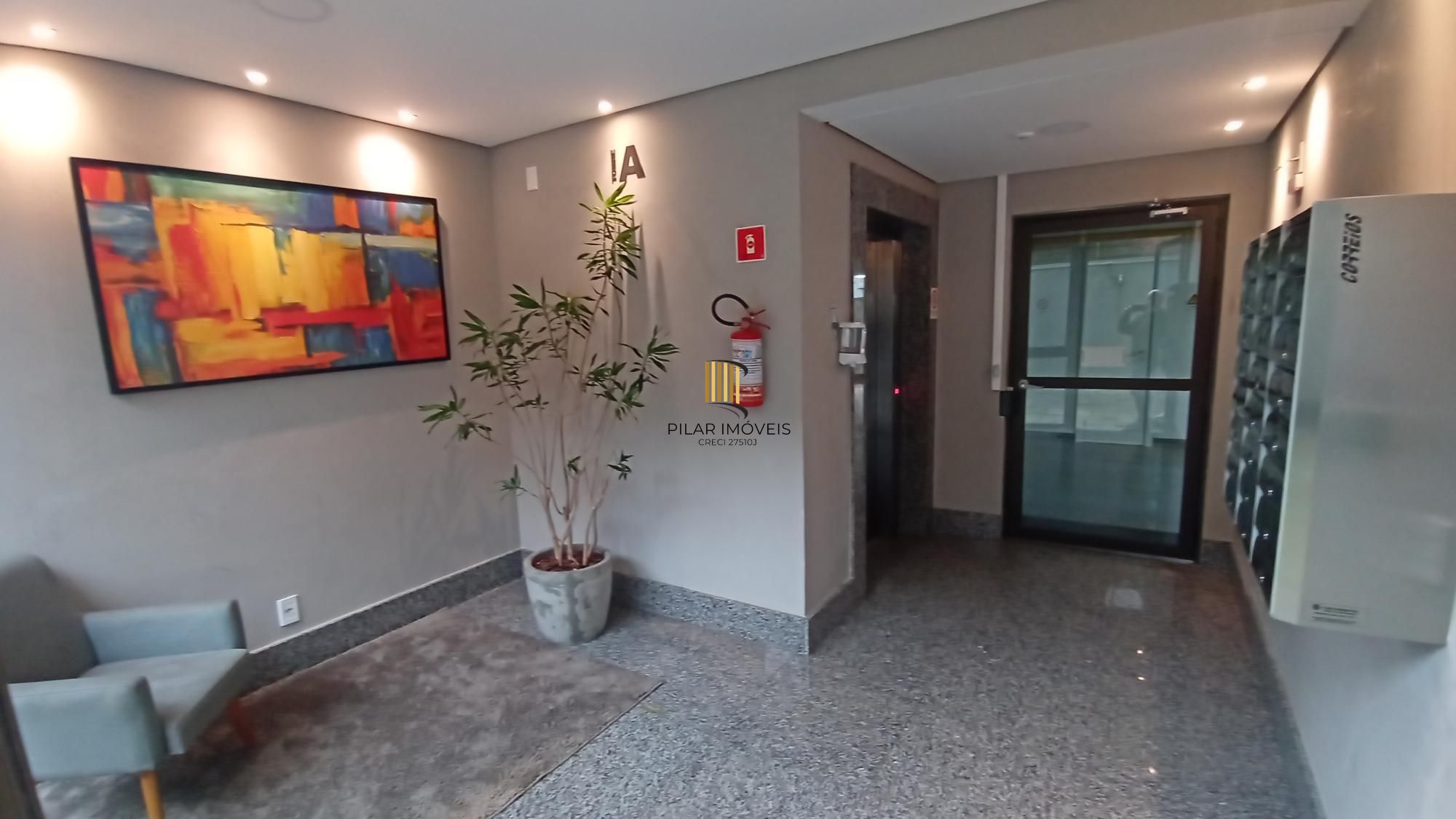 Apartamento com 3 dormitórios e 2 vagas, no bairro Ipanema