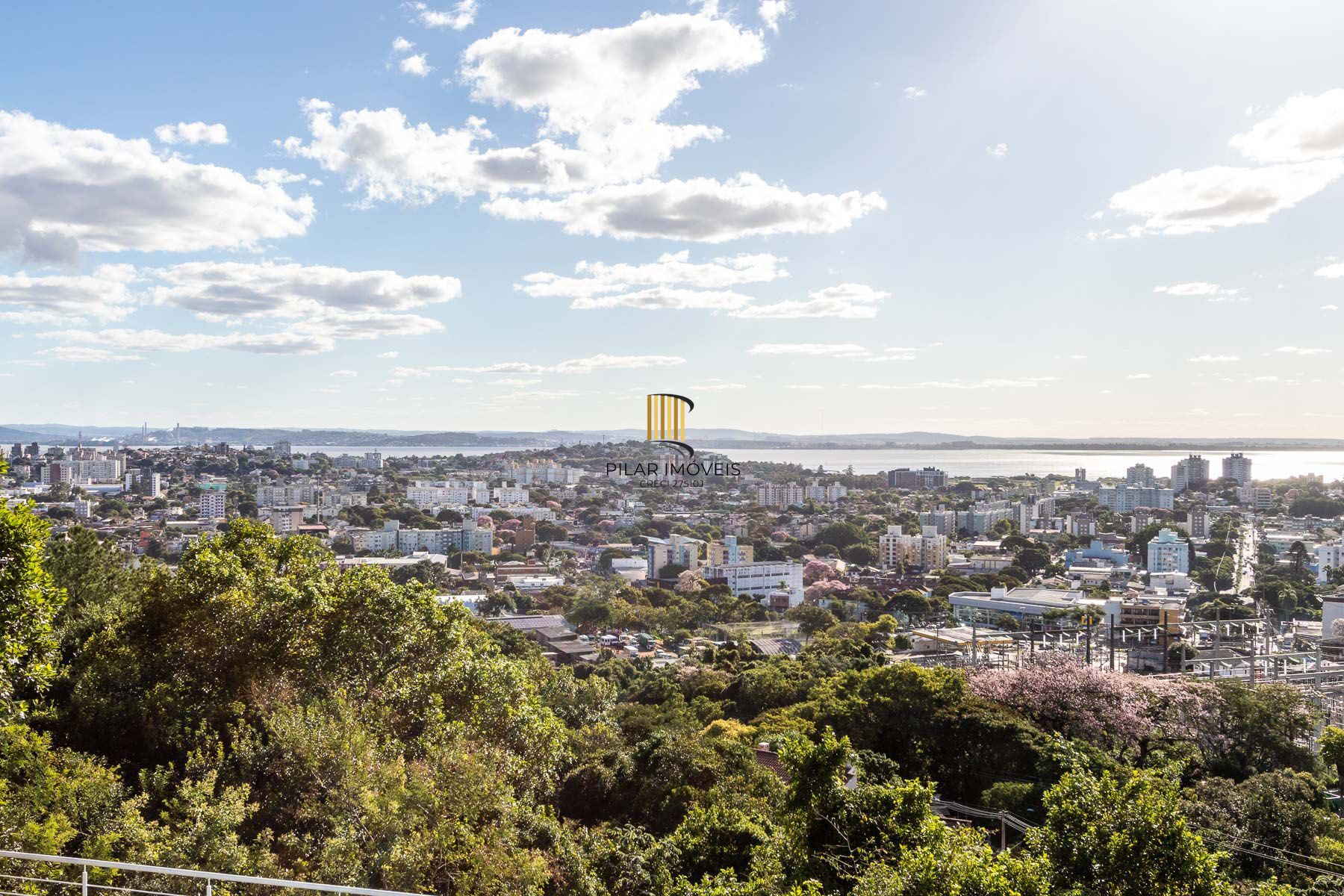 Casa para Venda - 470m², 3 dormitórios, sendo 1 suites, 6 vagas - Nonoai