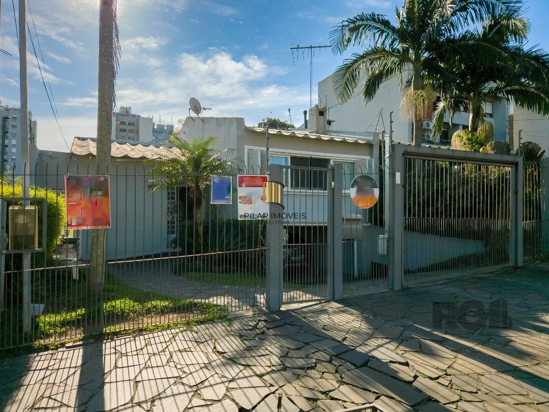 CASA TÉRREA REFORMADA, 3 QUARTOS, SUITE, PÁTIO - BAIRRO CRISTAL