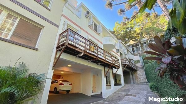 Casa em Condomínio na Pedra Redonda | 4 Dormitórios | 297m² | 4 Vagas | Solar Biarritz