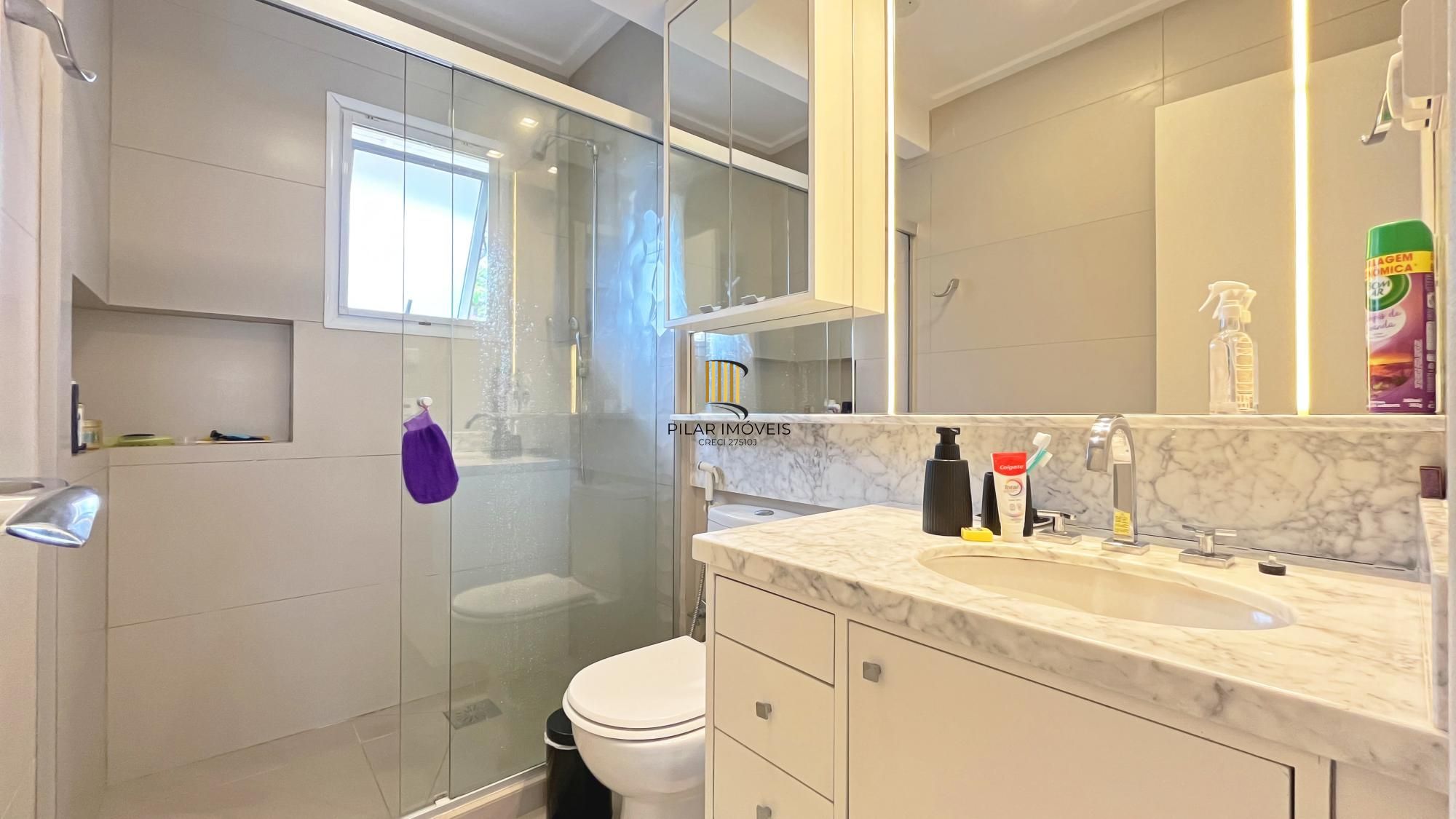 Casa em Condomínio com 3 quartos e 216m² à venda em Teresópolis, Porto Alegre.