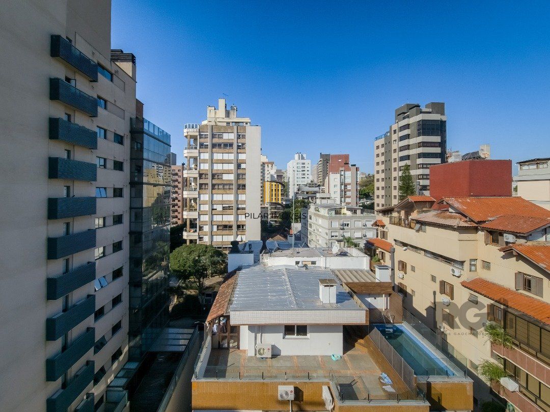 Cobertura com 222m² privativos, 3 quartos, 1 suite, lareira, piscina, 2 vagas no Bairro Rio Branco