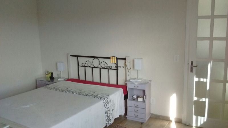 Casa para Venda - 200m², 3 dormitórios, 2 vagas - Centro