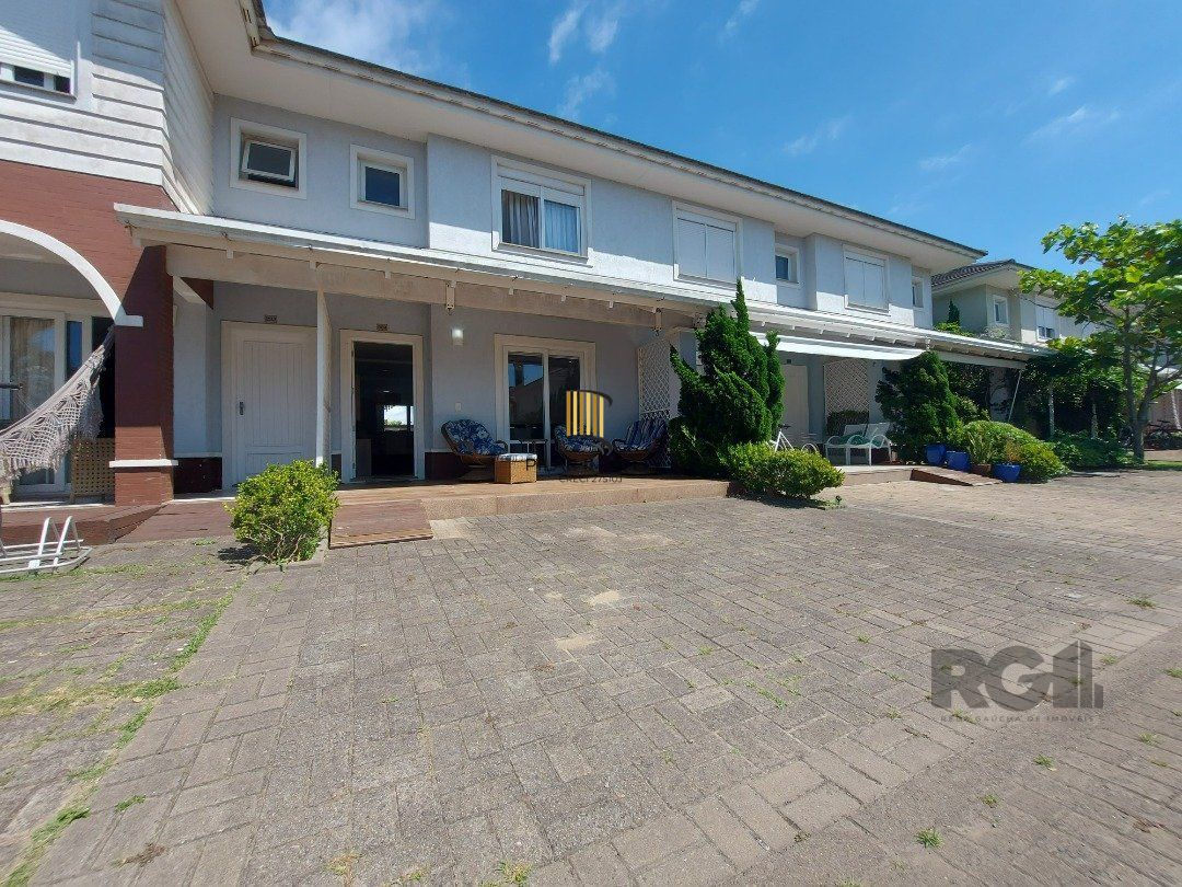 Casa em Condomínio Fechado com 3 quartos e 150m² privativos