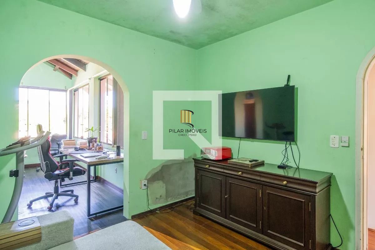 Casa á venda com 3 dormitórios no bairro Ipanema em Porto Alegre