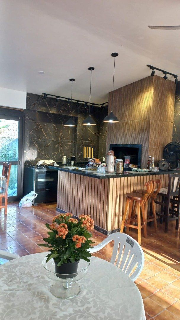 Casa 3 dormitórios no bairro Atlântida