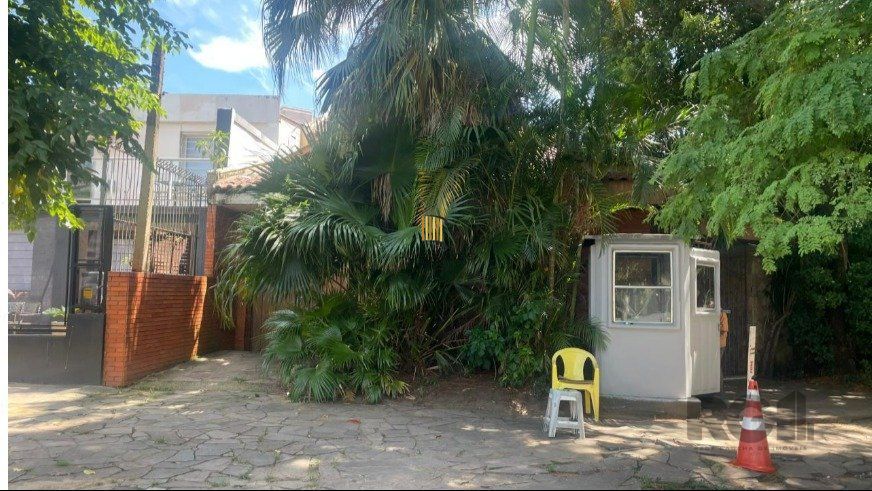 Terreno de esquina em bairro nobre da capital