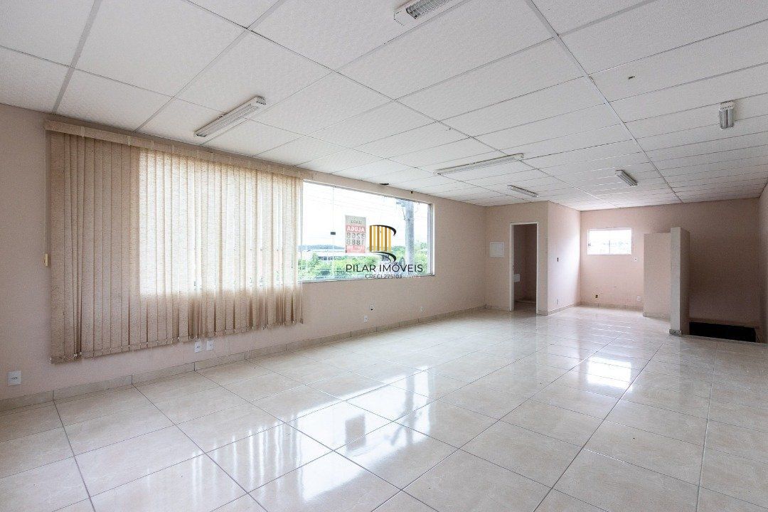 Pavilhão com área construída de cerca de 900m²