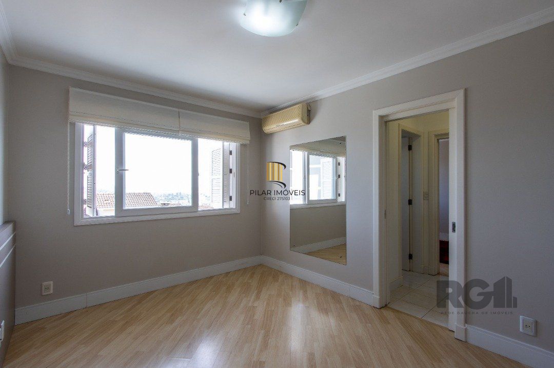 Casa de Condomínio 4 dormitórios no bairro Nonoai
