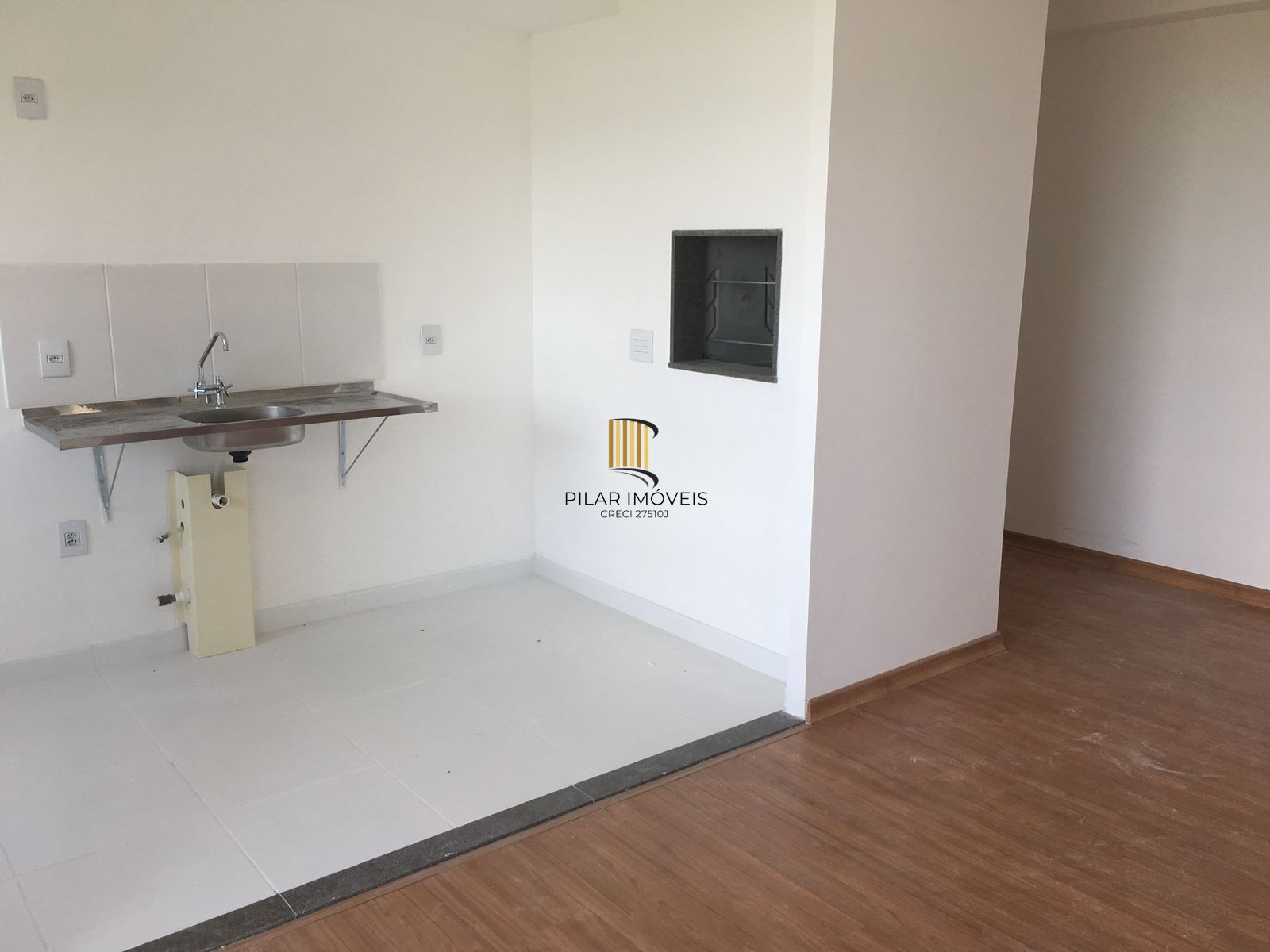 Apartamento com 3 quartos, 1 suíte, sacada