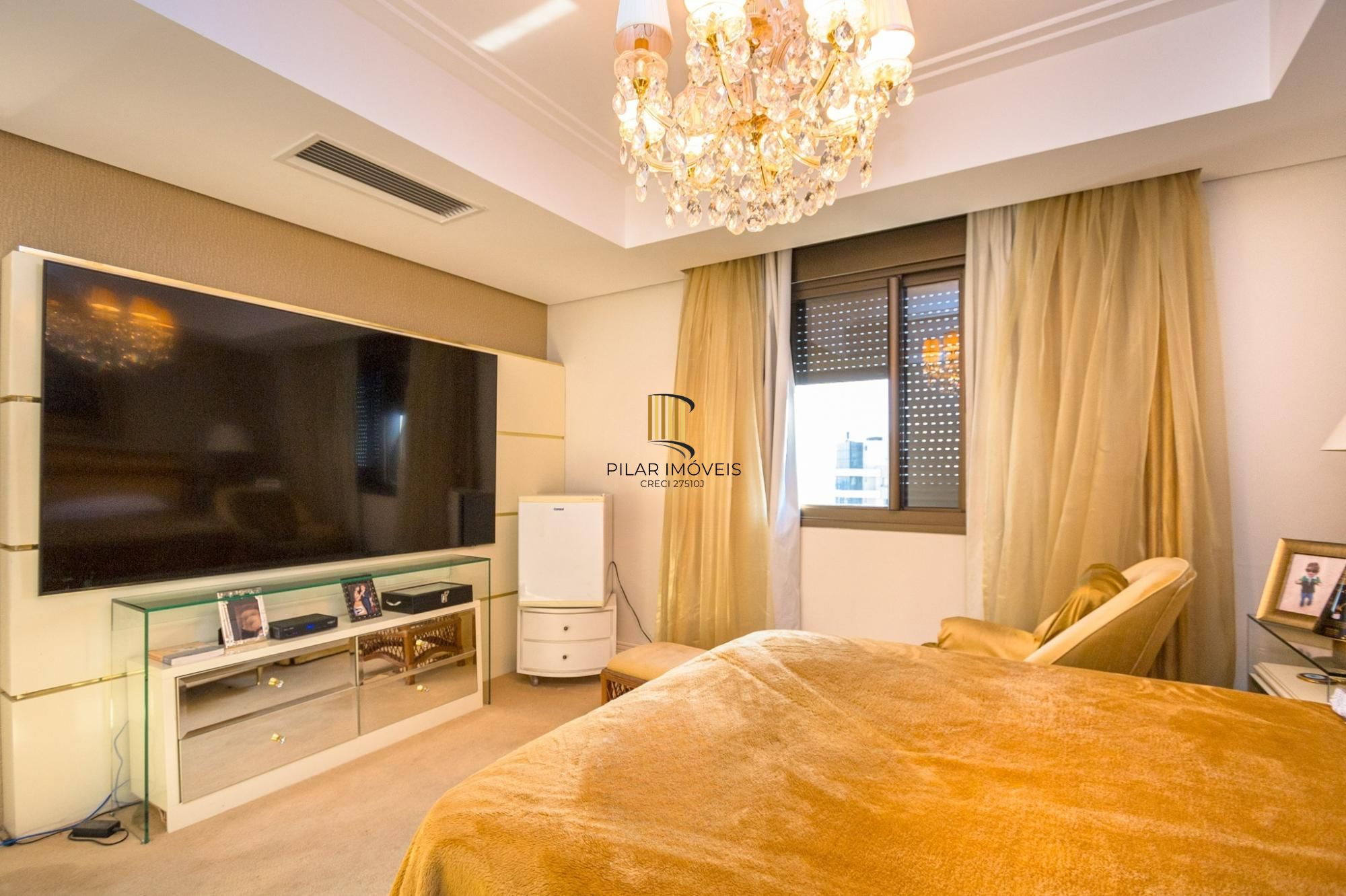 Clássica Cobertura, 600m2 privativos, 4 Dormitórios Sendo 3 Suítes!