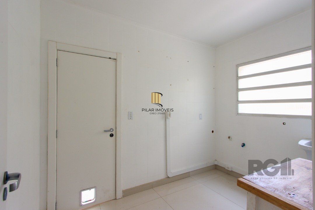 Casa com 4 quartos, com 347,57 m 2 privativos