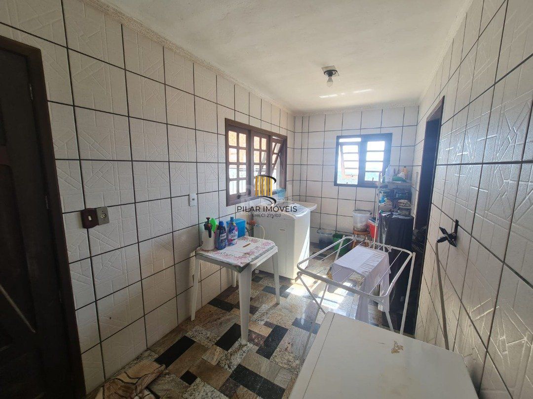 Casa para Venda - 464m², 5 dormitórios, sendo 4 suites, 4 vagas - Nonoai