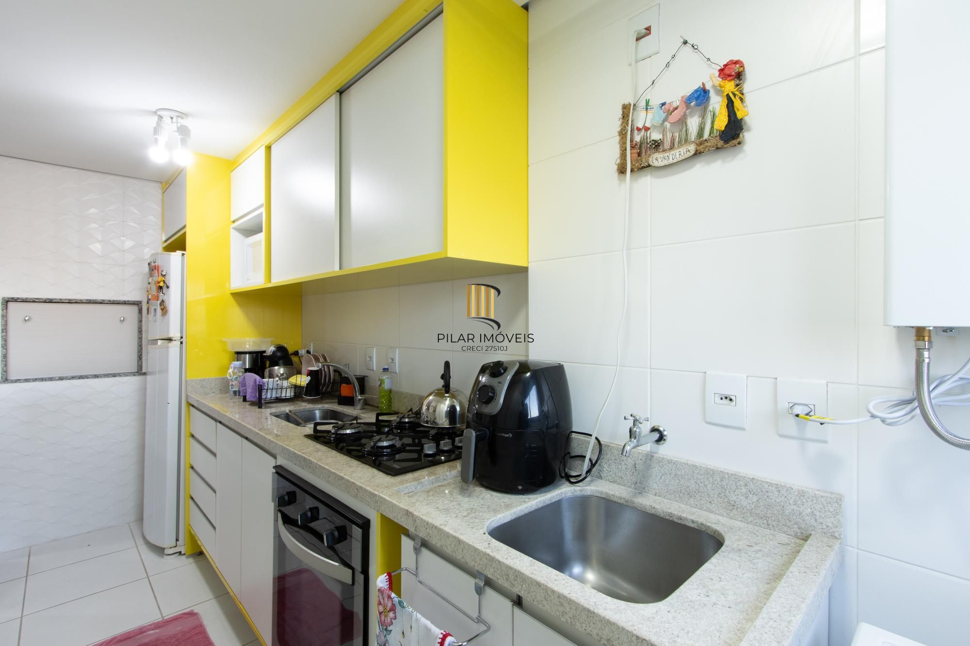 Apartamento de 62m²,  2 dormitórios com suíte, churrasqueira, vaga coberta, infraestrutura completa, na zona sul de Porto Alegre.