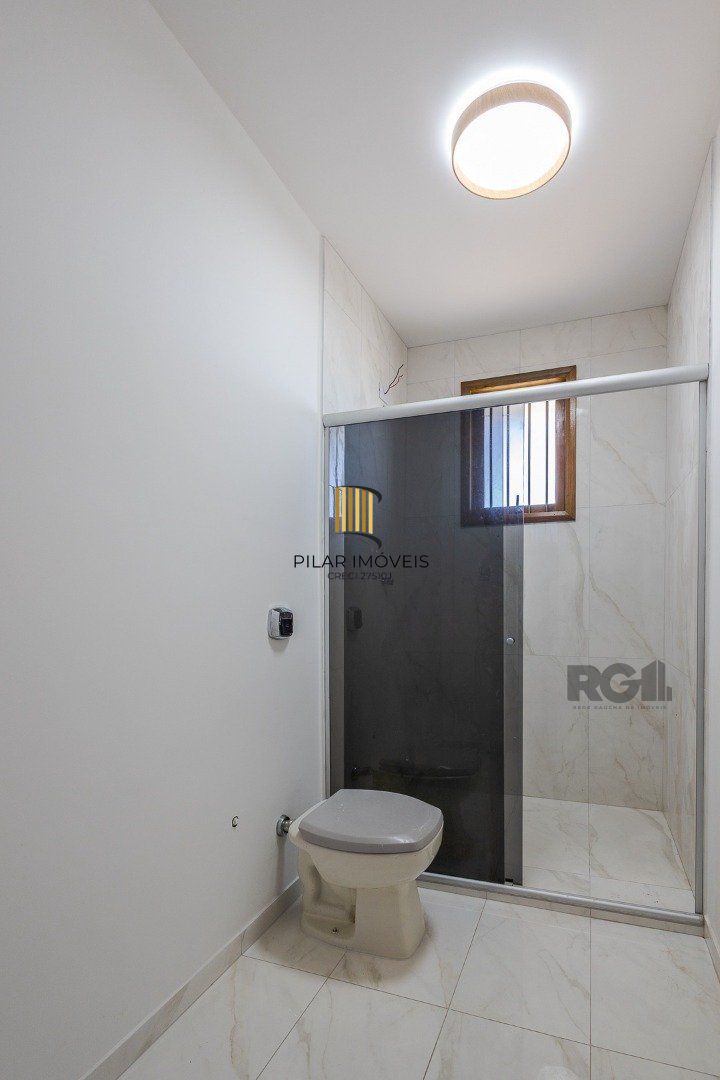 Casa 103m² - 3 dormitórios, 1 suíte, piscina, 2 vagas no bairro Hípica