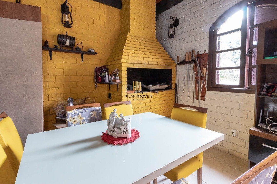 Casa para Venda - 380m², 3 dormitórios, sendo 1 suites, 3 vagas - Tristeza