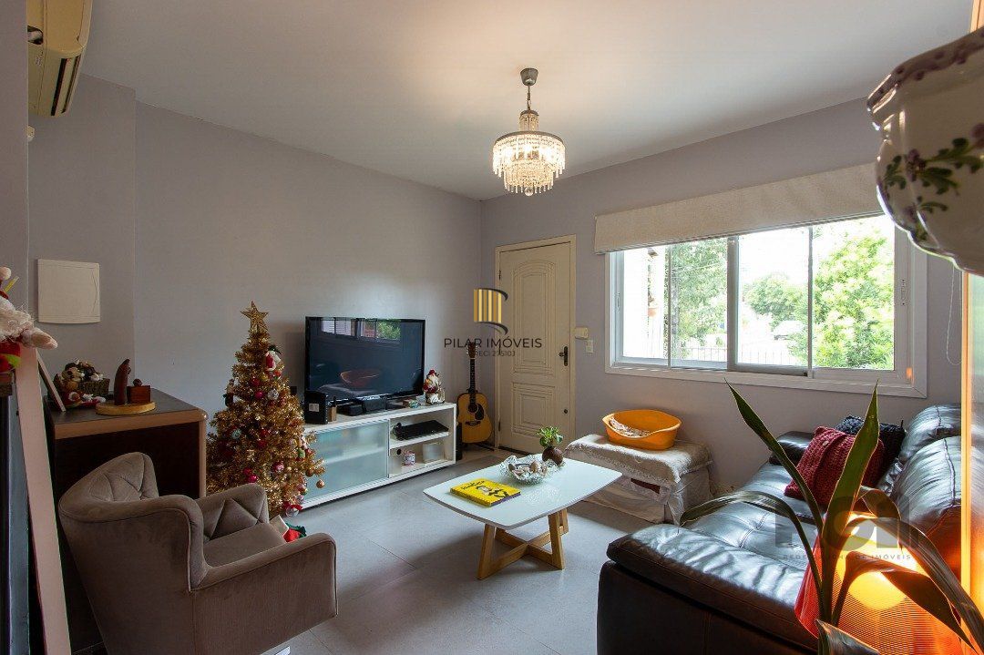 Casa para Venda - 132.55m², 3 dormitórios, sendo 1 suite, 5 vagas - Teresópolis