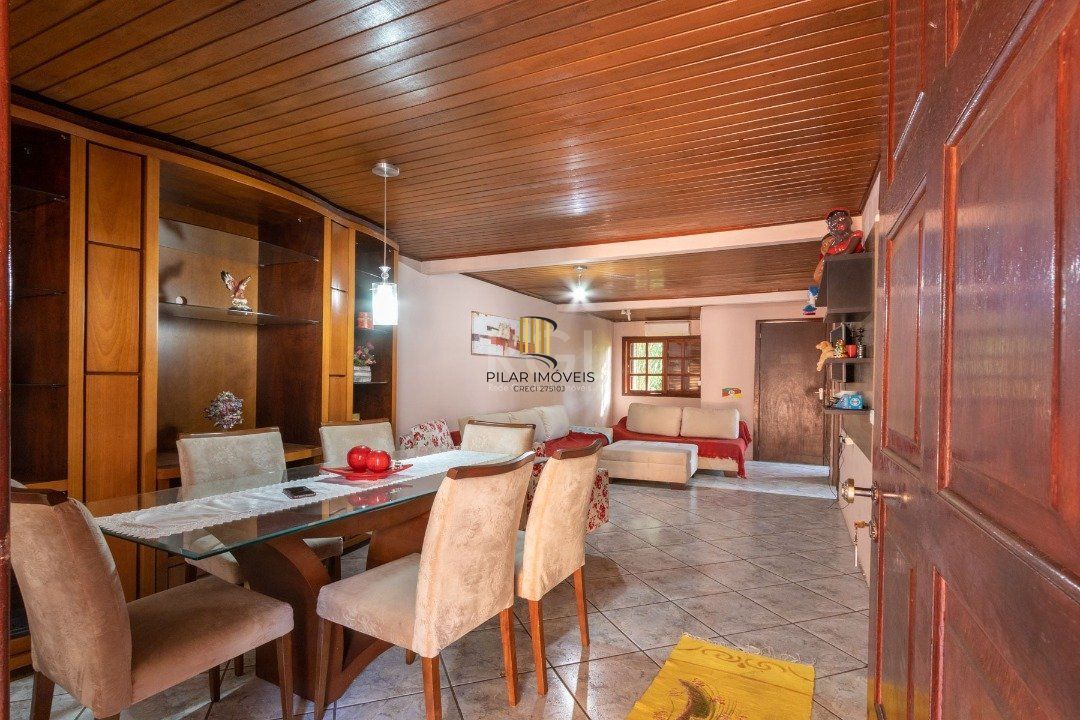 Casa para Venda - 240m², 6 dormitórios, sendo 3 suites, 2 vagas - Glória