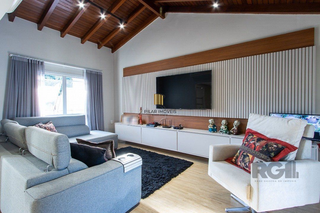Casa 6 dormitórios no bairro Cristal