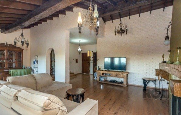 Casa no Bairro Vila Assunção com 4 dormitórios sendo 1 suíte e vista para o Guaíba