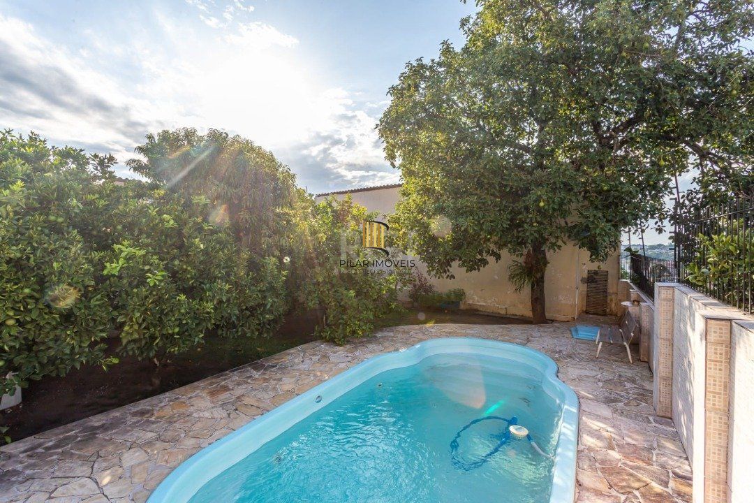 Casa 3 dormitórios no bairro Teresópolis