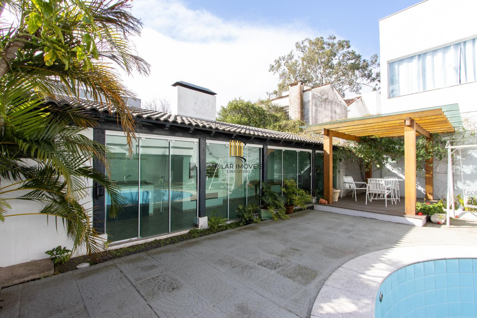 Casa com piscina Bairro Cristal