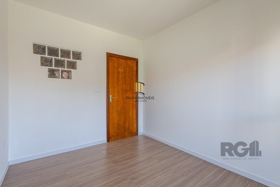 Casa 103m² - 3 dormitórios, 1 suíte, piscina, 2 vagas no bairro Hípica
