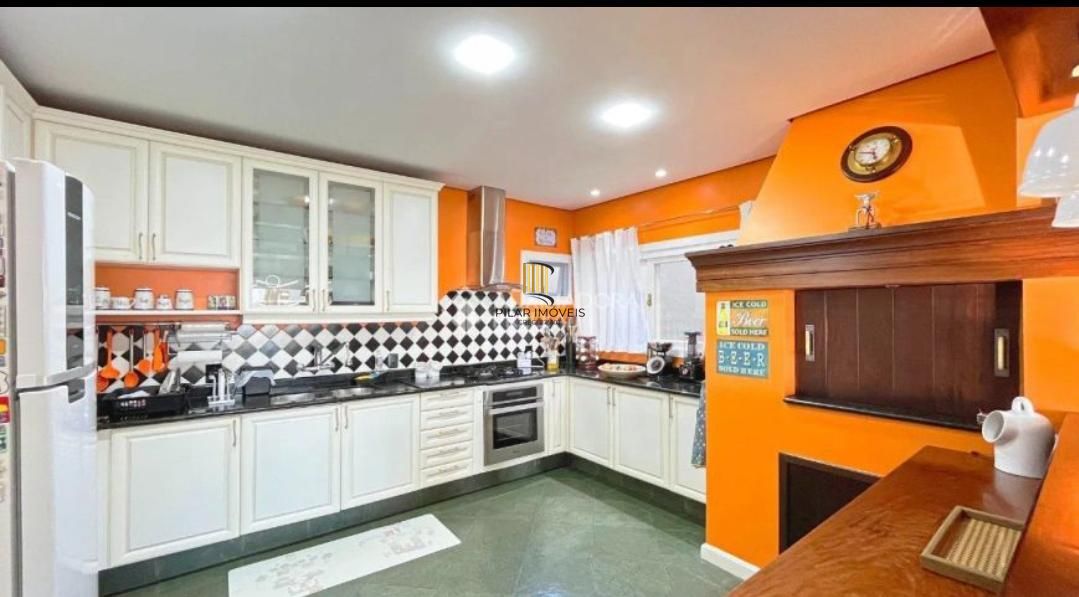 Casa com 3 dormitórios, bairro Sétimo Céu em Porto Alegre