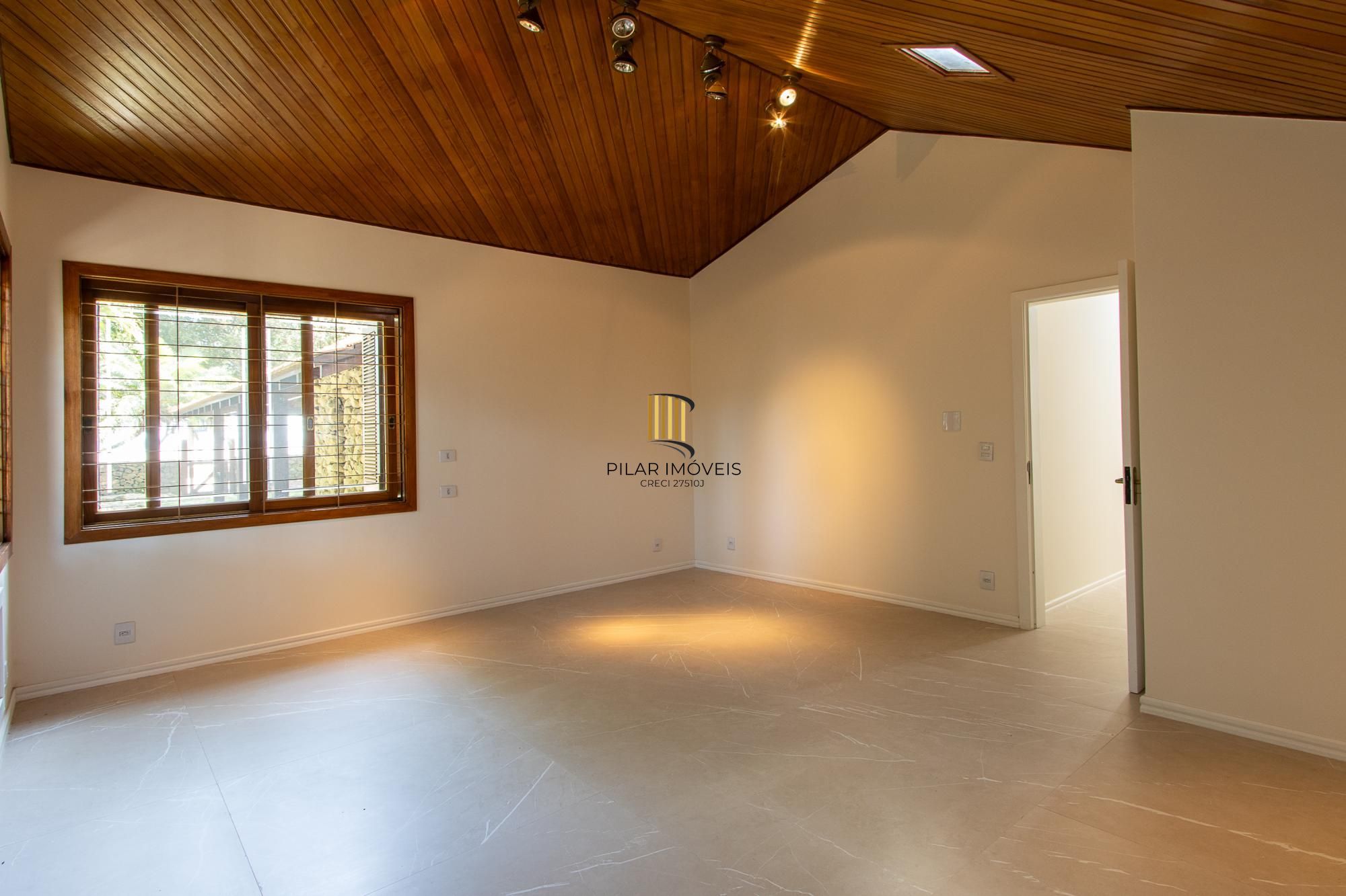 Casa com 2 dormitórios 3 banheiros. lareira e churrasqueira, e com arquitetura moderna.