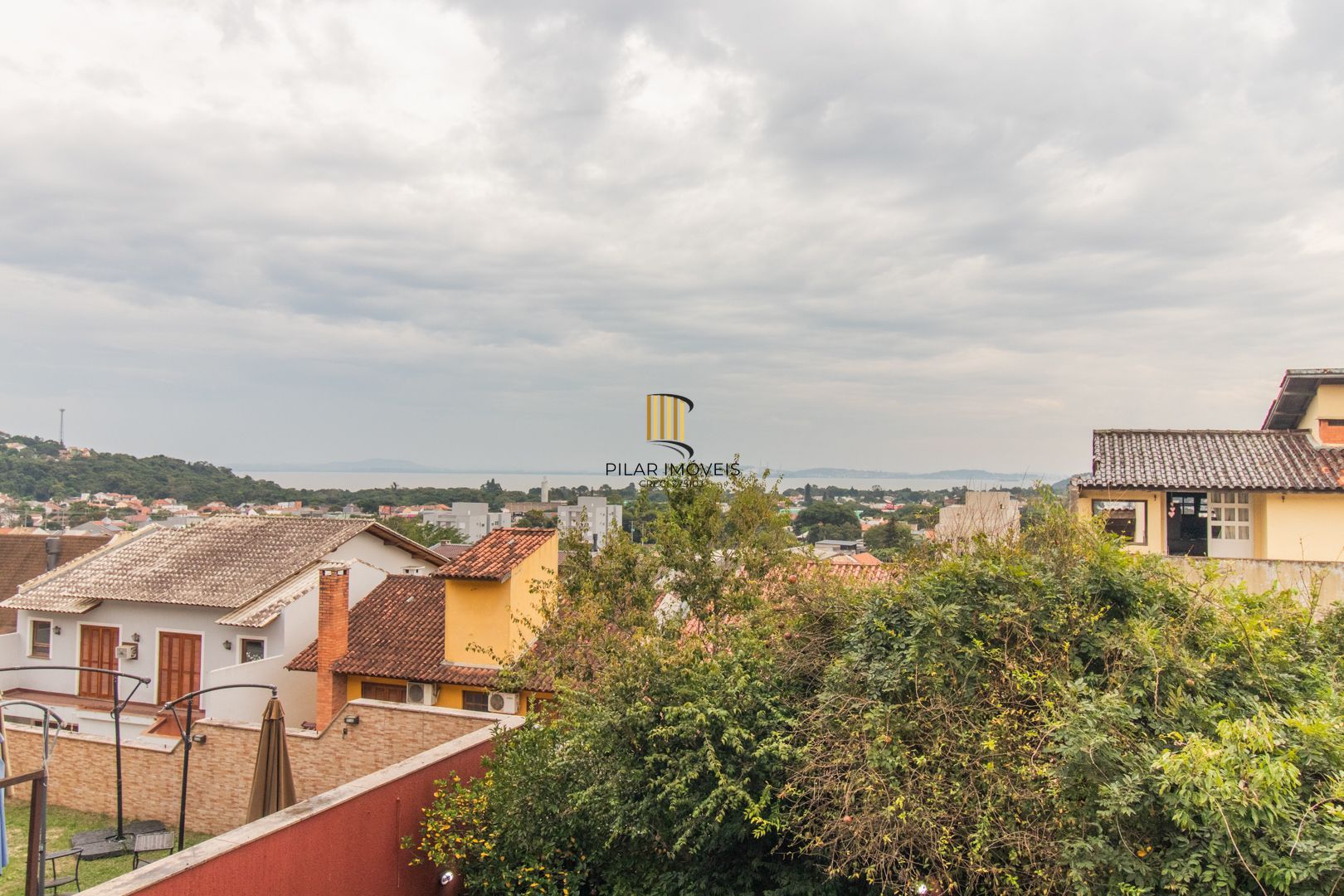 Casa no Imperial Park  3 dormitórios sendo 1 suíte, próximo a av. Juca Batista