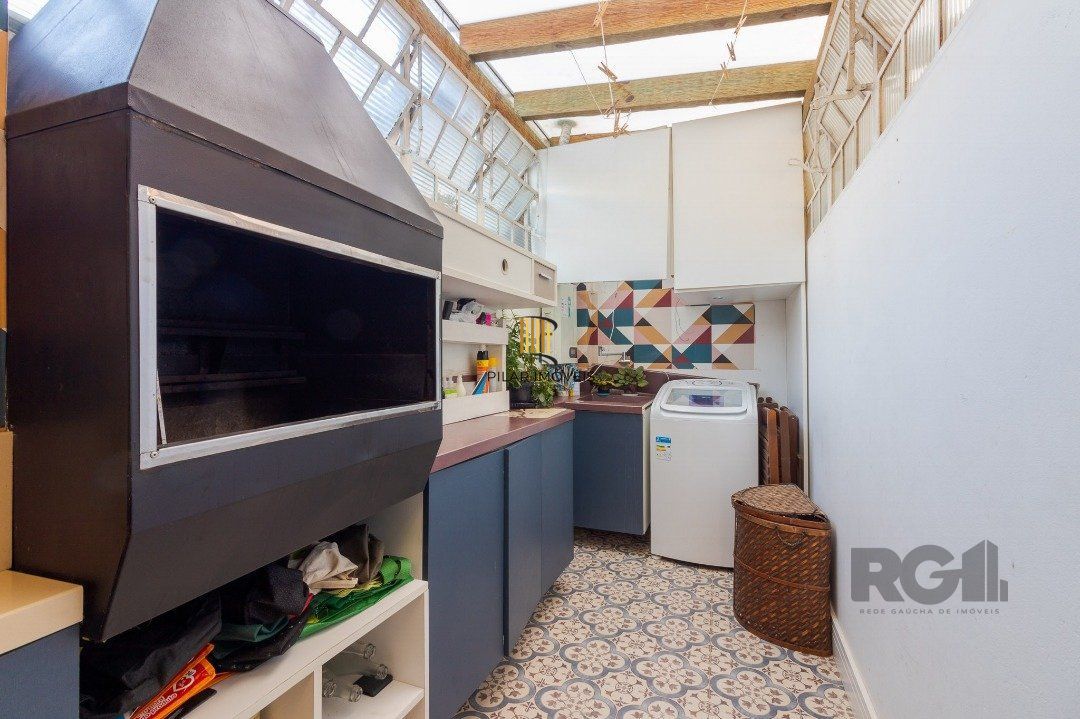 Casa em condomínio, 3 quartos, 1 suite, lareira, churrasqueira, 1 vaga - Bairro Tristeza