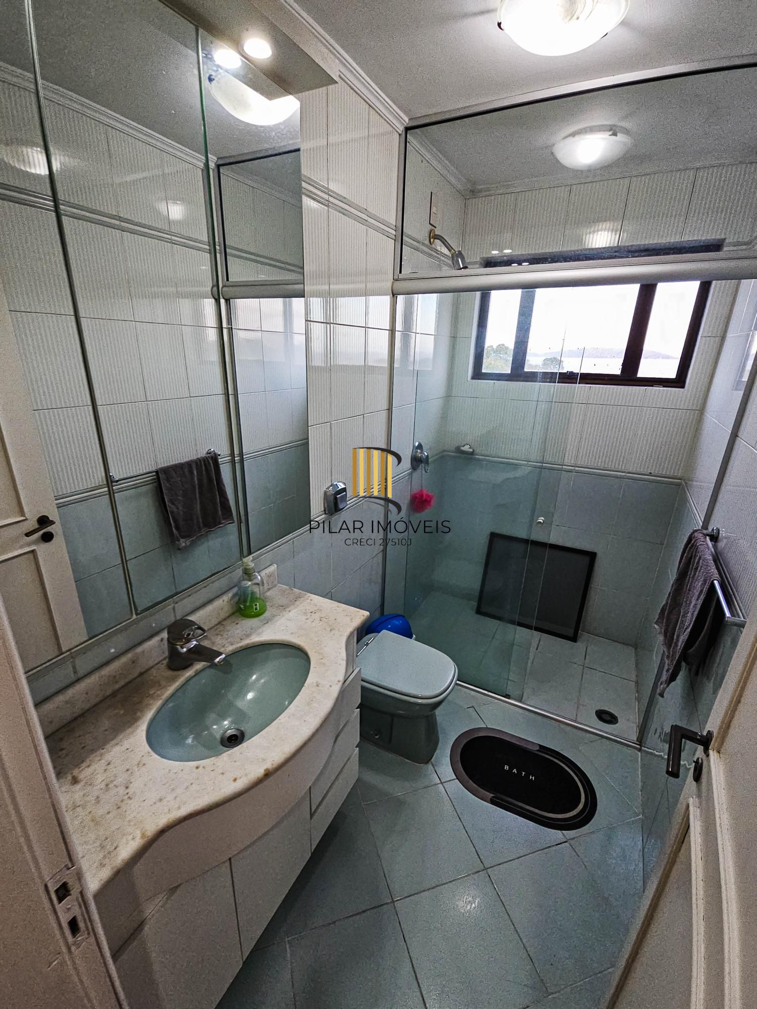 Casa na Vila Conceição, 3 dormitórios, 1 suíte, churrasqueira, lareira, 4 vagas, piscina aquecida e vista perene para o Rio.