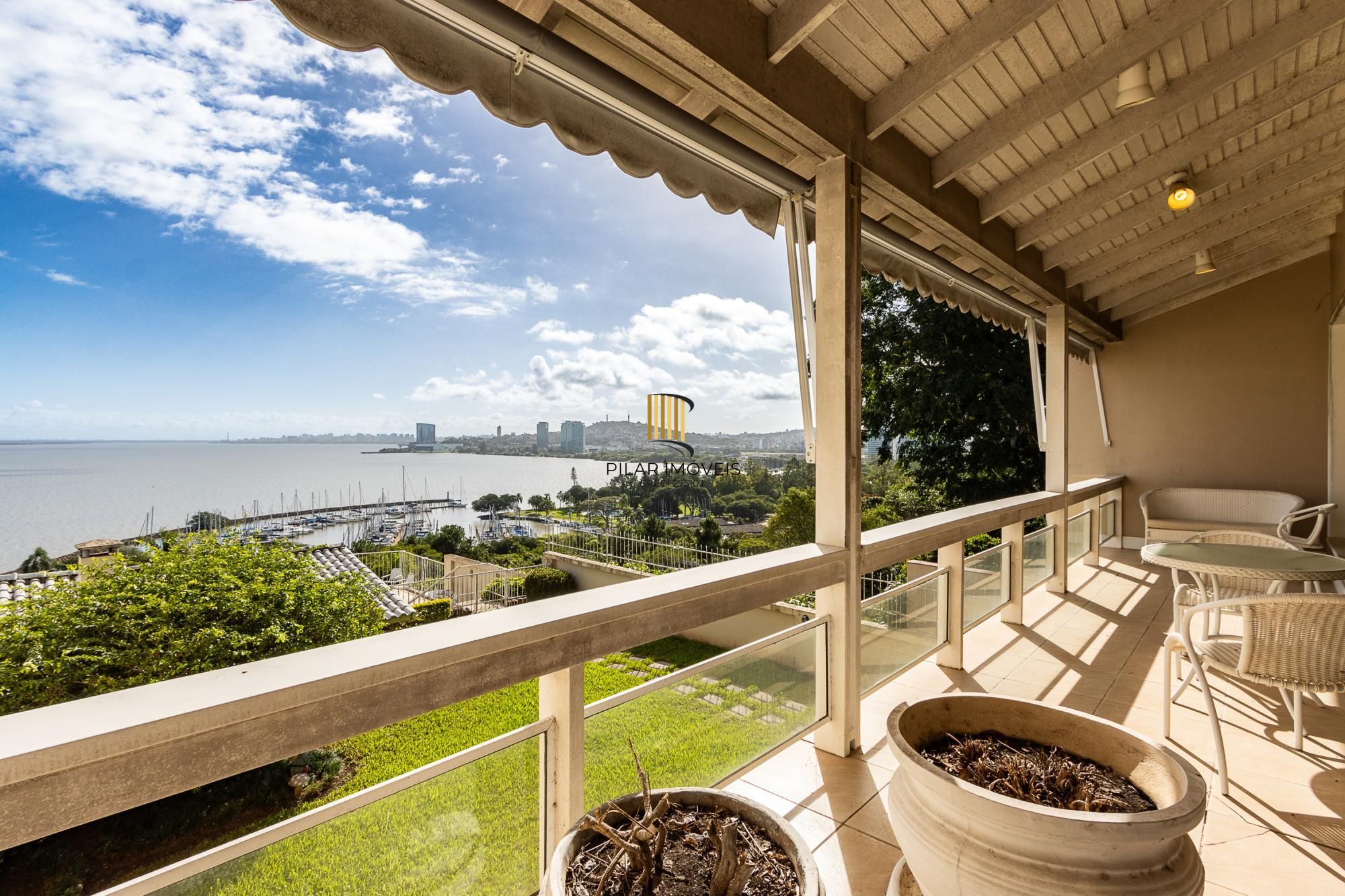 Residência em endereço nobre na Vila Assunção, com vista privilegiada para o Guaíba e clubes náuticos!