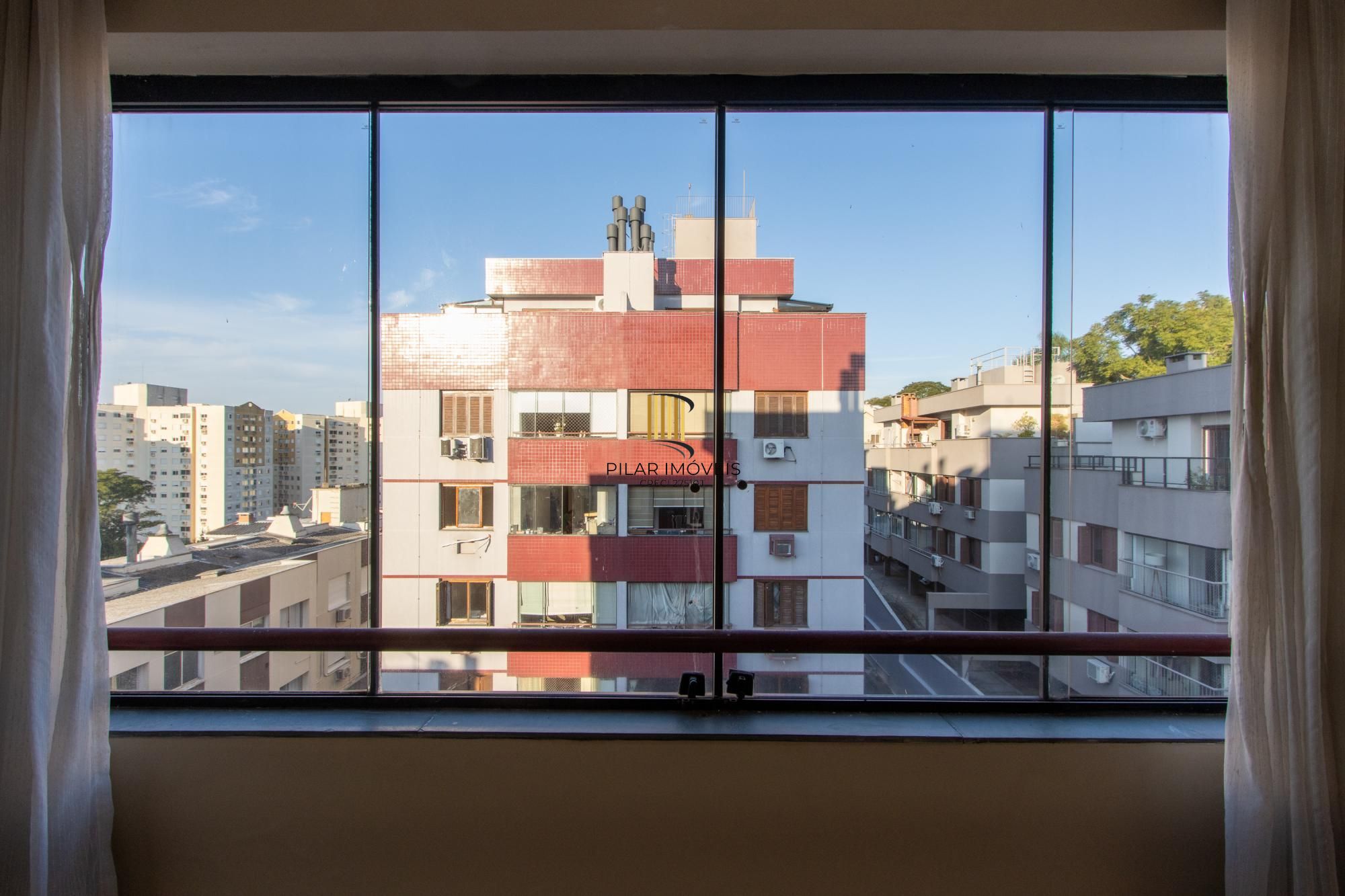 COBERTURA 2 QUARTOS, 2 VAGAS INDIVIDUAIS ESCRITURADAS, ELEVADOR - BAIRRO SANTO ANTONIO