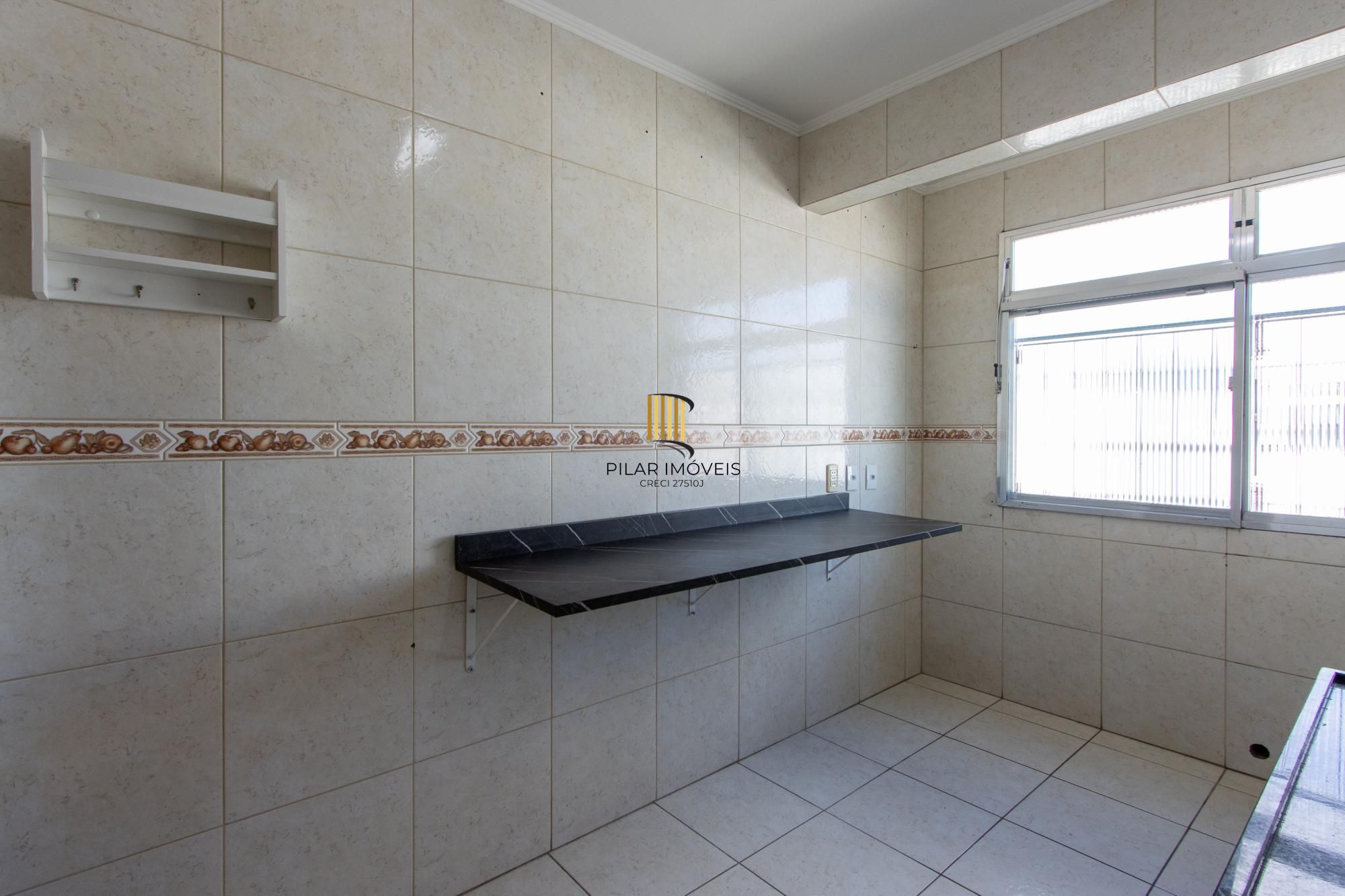 Apartamento de 3 quartos reformado, 1 banheiro - Bairro Camaquã.