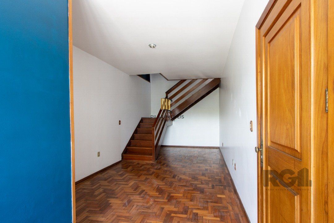 Casa 4 dormitórios no bairro Nonoai