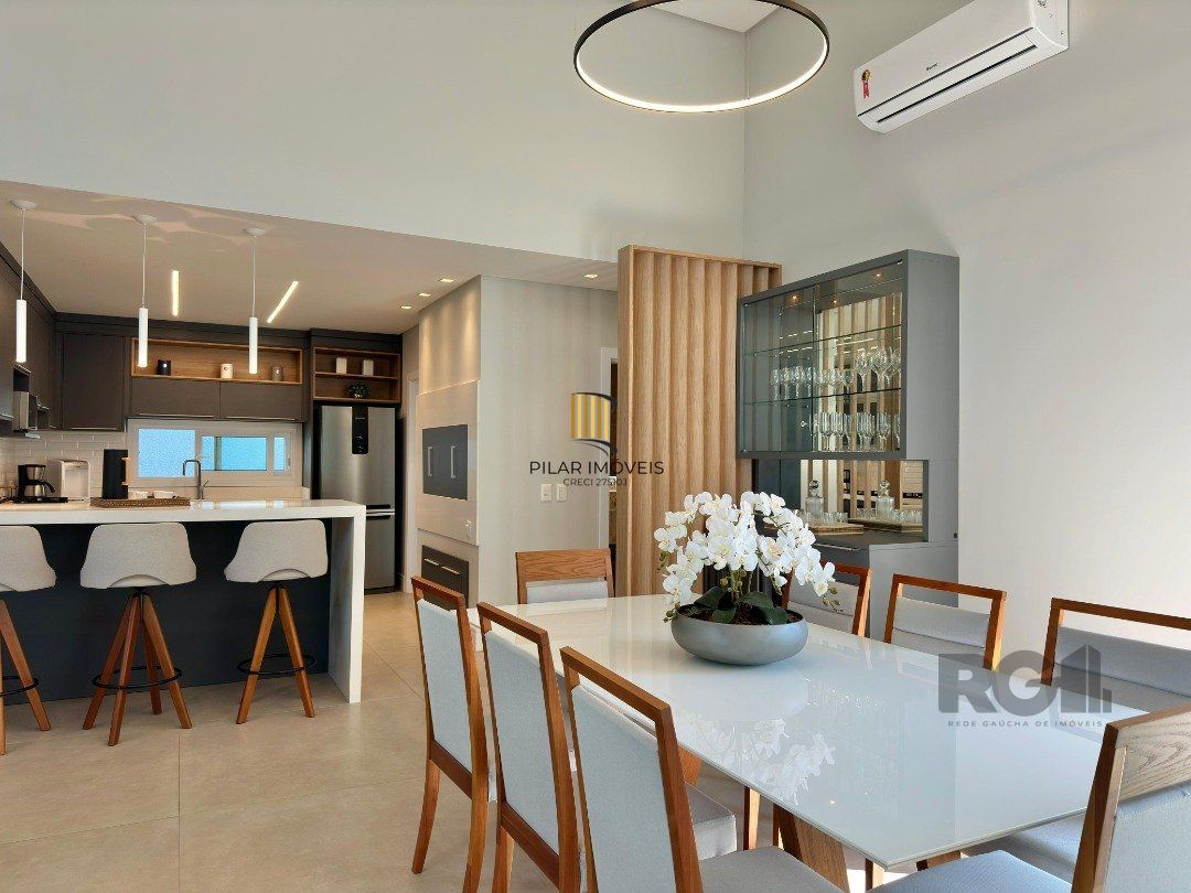 Casa de Condomínio 3 dormitórios no bairro Dubai