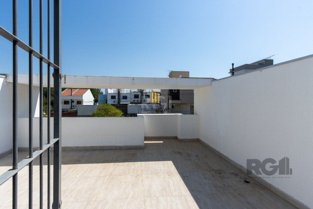 Casa 3 dormitórios no bairro Guarujá