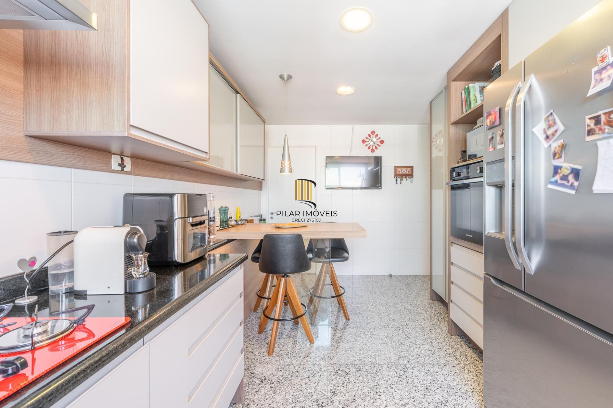 Apartamento com 204m², 3 dorm, 5 vagas no Petrópolis