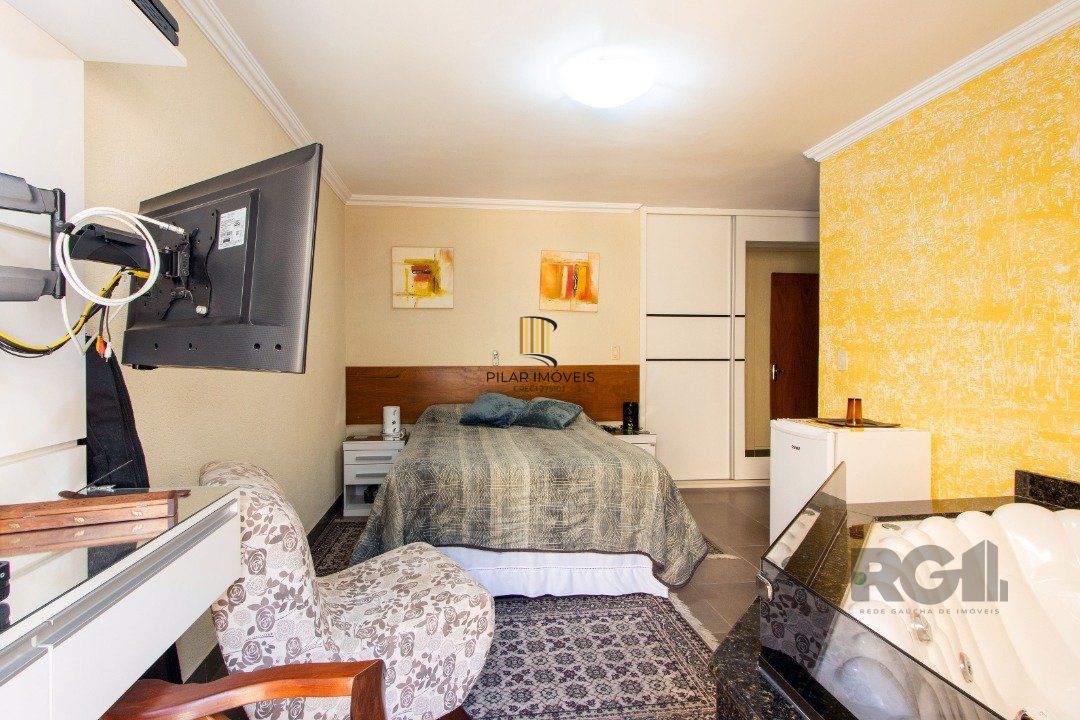 Casa para Venda - 254m², 4 dormitórios, sendo 3 suites, 5 vagas - Espirito Santo