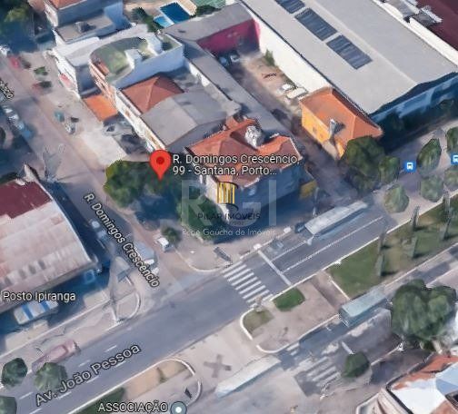 Prédio com total de três pavimentos, para moradia, lojas e apartamentos