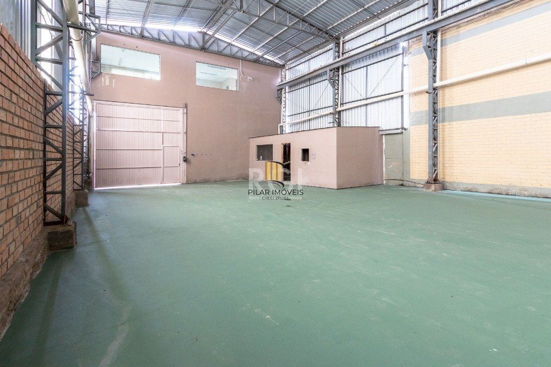 Pavilhão com área construída de cerca de 900m²